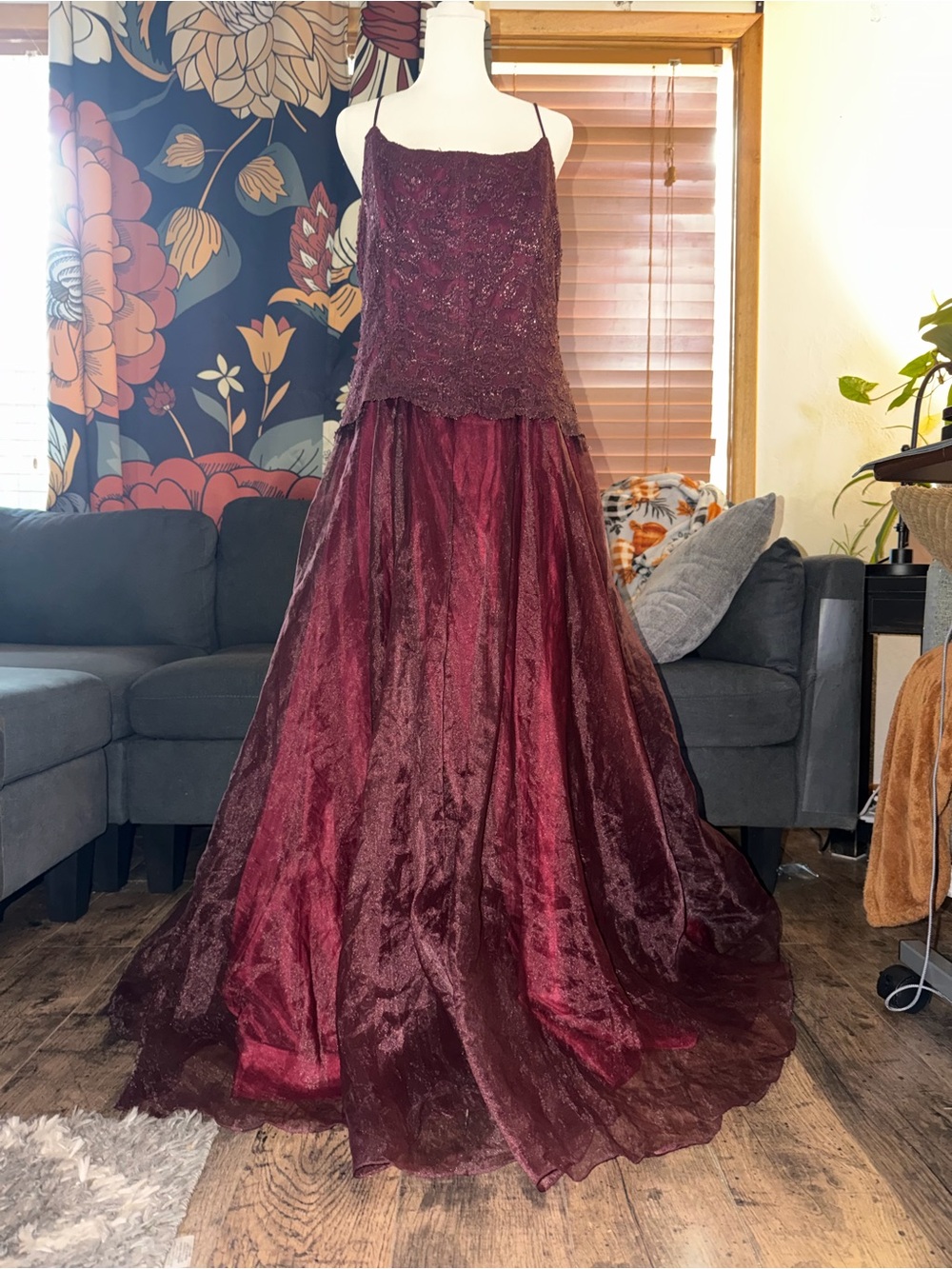 Formal/prom/homecoming Burgundy Lace Appliqué scoop neck Long Gown Dress Size XL
